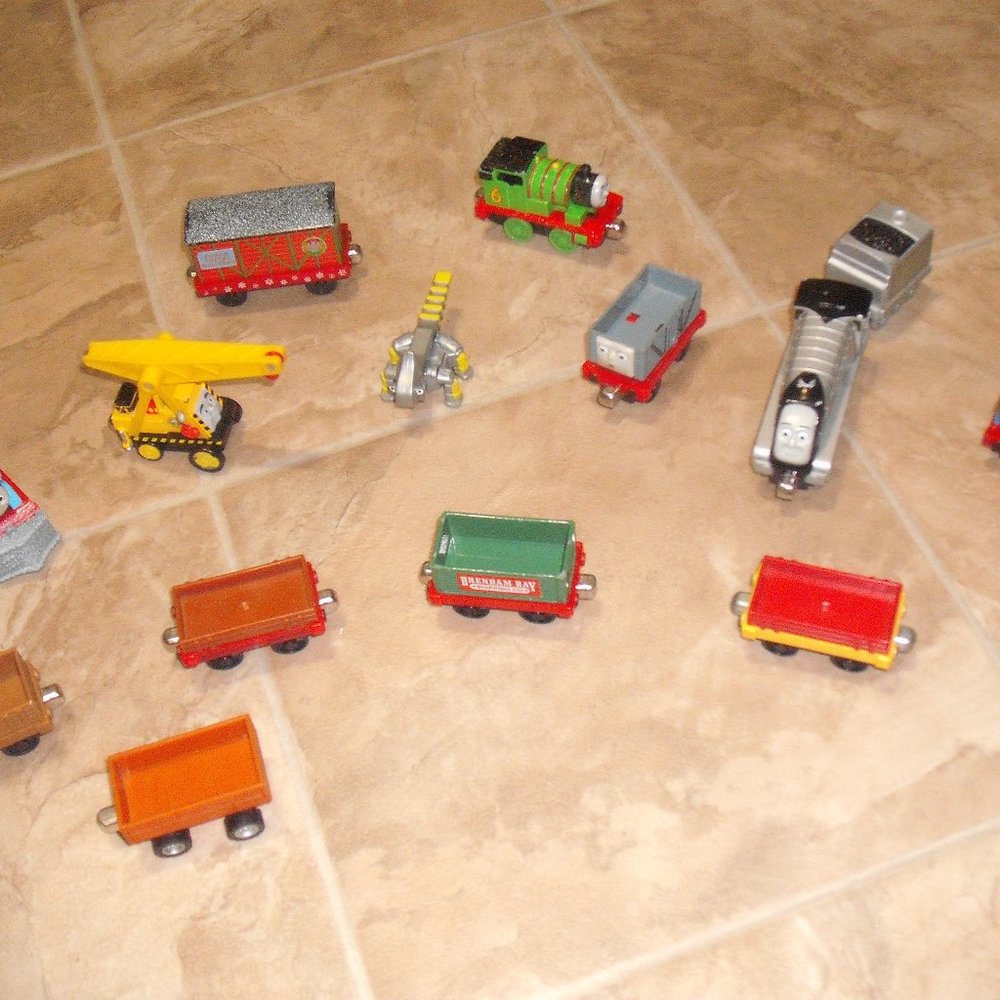 Thomas 16 piece set Trains